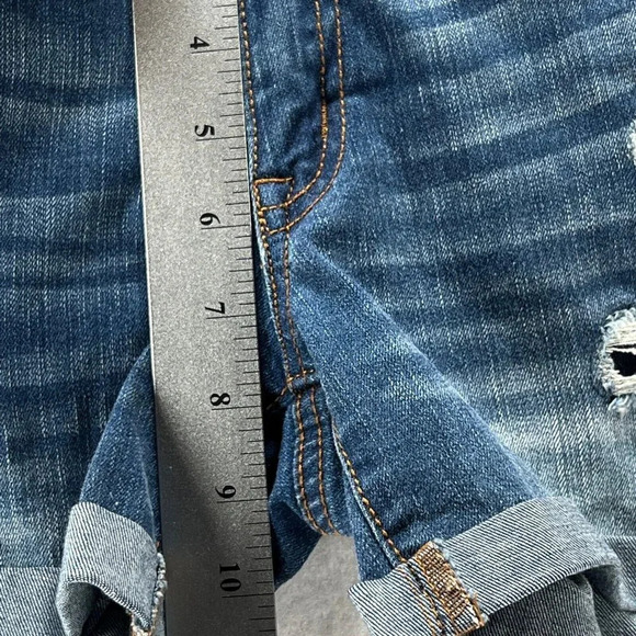 Aéropostale Shorts Womens Size 4 Midi Low Rise Distressed Cuffed Hem Denim Blue - Picture 8 of 9